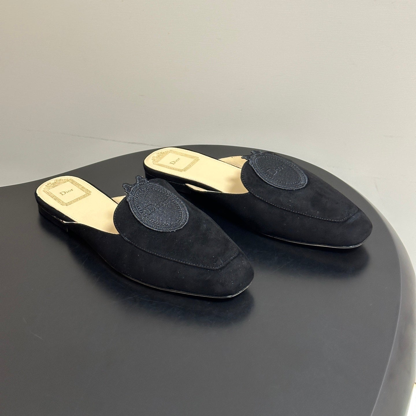 CD Médaillon Mule Black Suede 834915