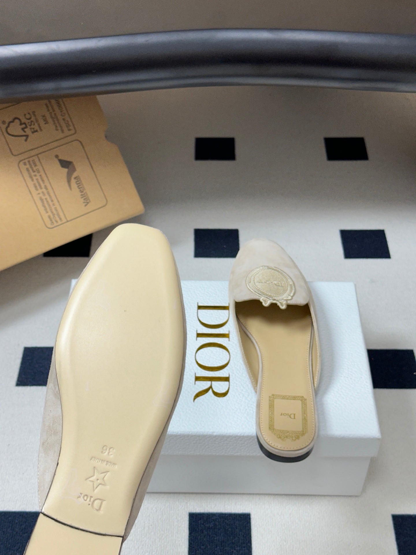CD Médaillon Mule Light Khahi Suede 834916