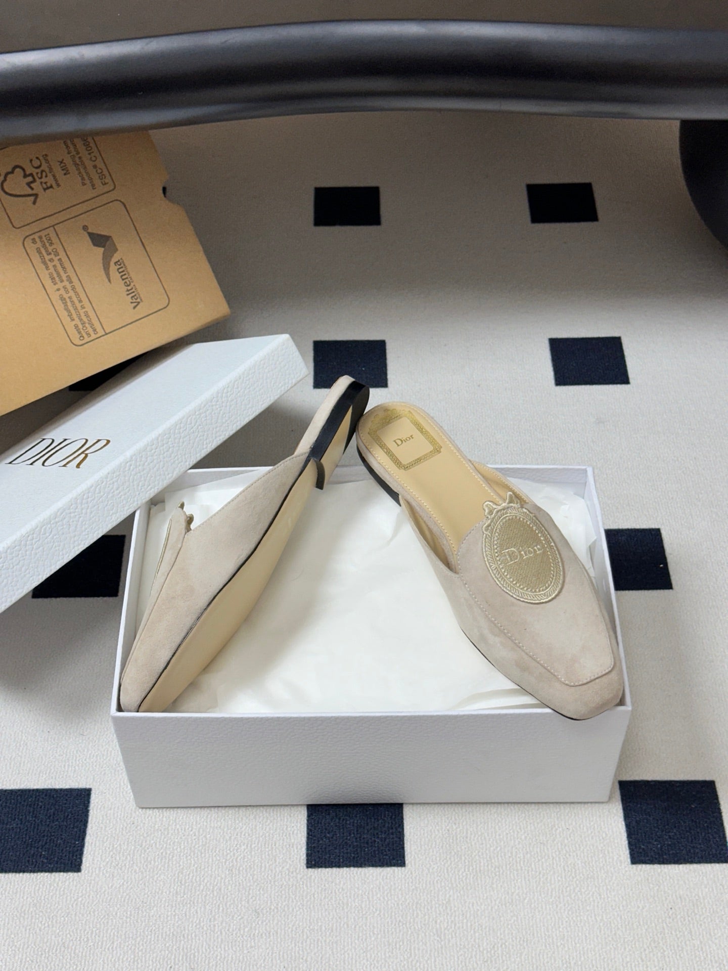 CD Médaillon Mule Light Khahi Suede 834916