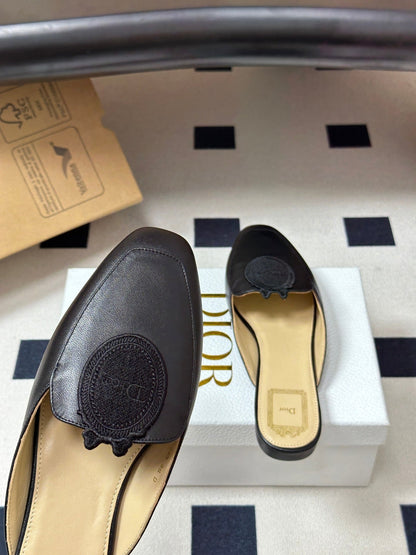 CD Médaillon Mule Black Lambskin 834917