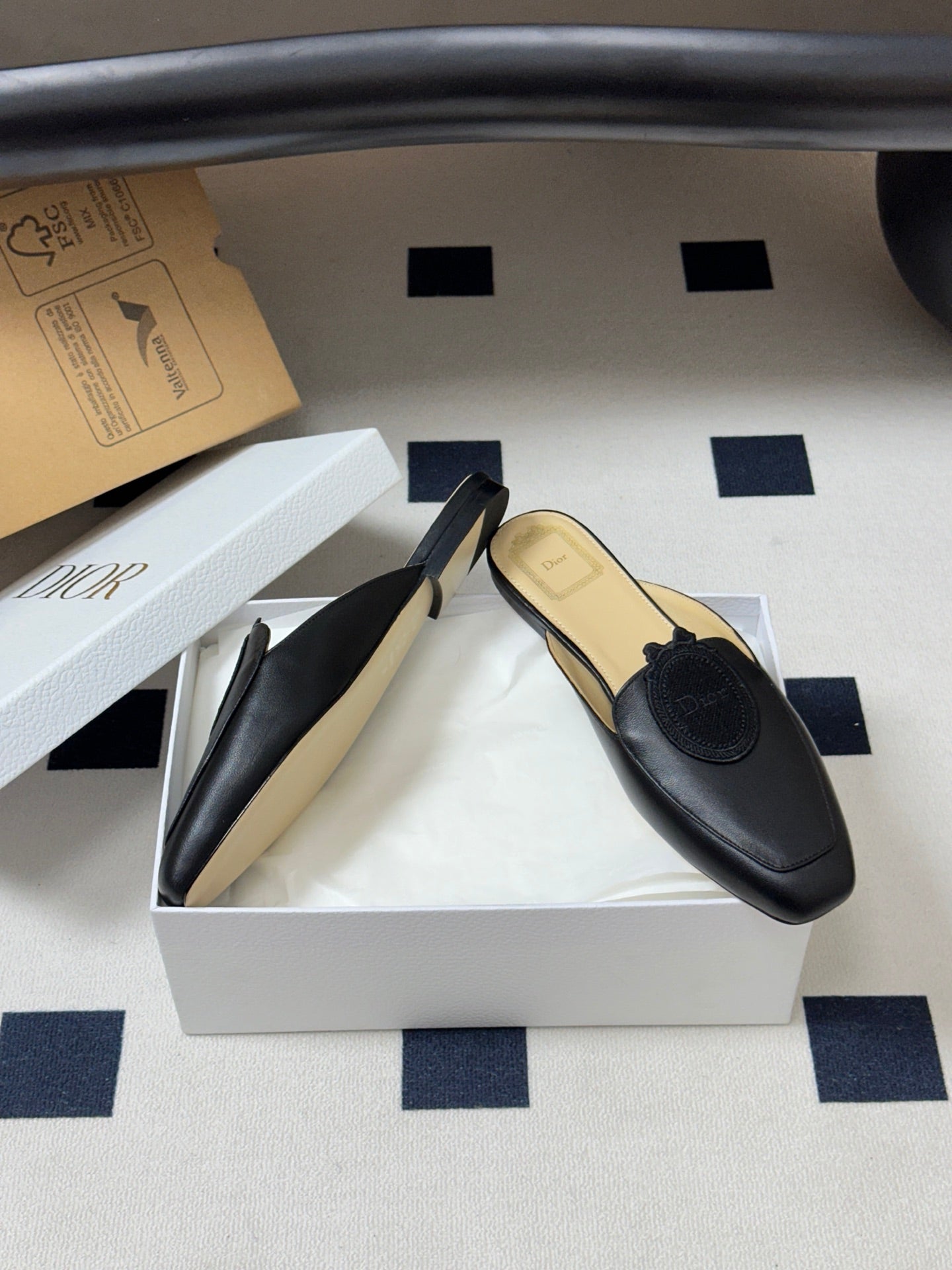 CD Médaillon Mule Black Lambskin 834917