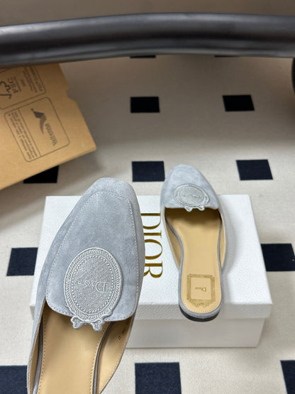 CD Médaillon Mule Light Grey Suede 834914