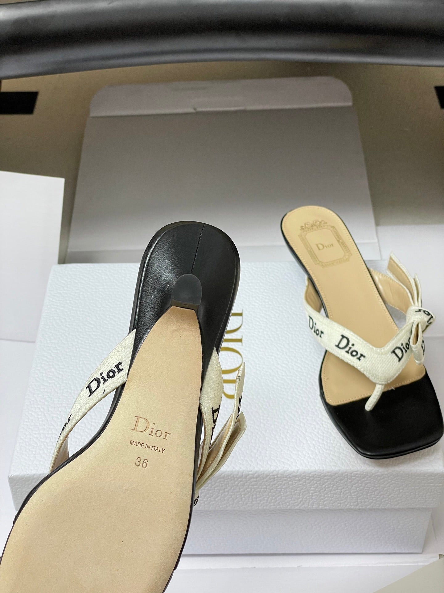 CD J'Adior Heeled Thong Sandal Black Beige Leather 834941
