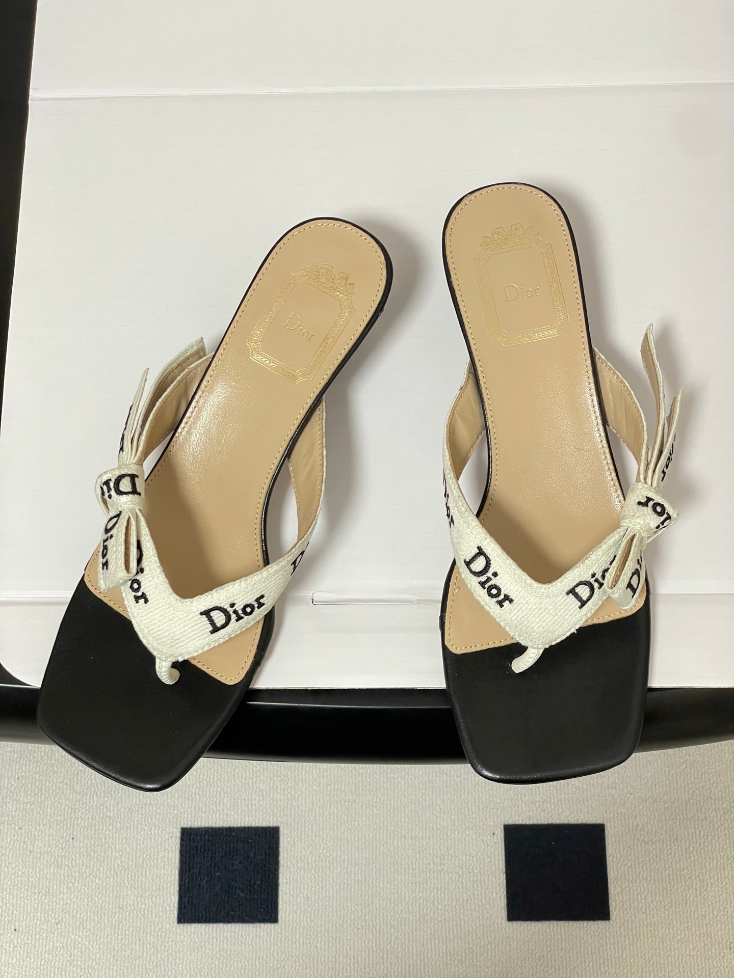 CD J'Adior Heeled Thong Sandal Black Beige Leather 834941