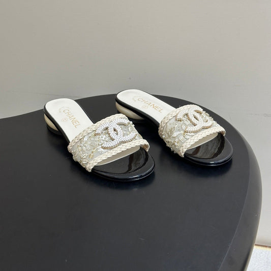CC 26s Giant Pearl Flat Sandals Cream Black Patent Leather Fabric 933130