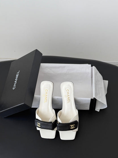 CC 26s Buckle Slippers White Black Leather 829739