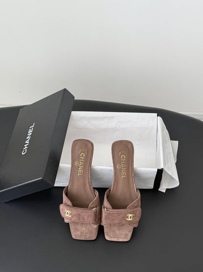 CC 26s Buckle Slippers Coffee Suede 829742