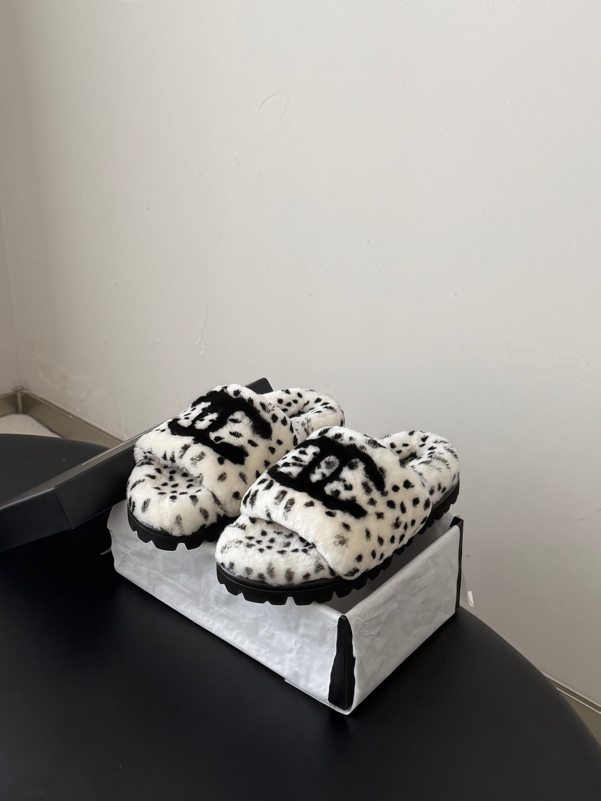 CC 26s Slides Black White Dalmatian Print Shearling 969714
