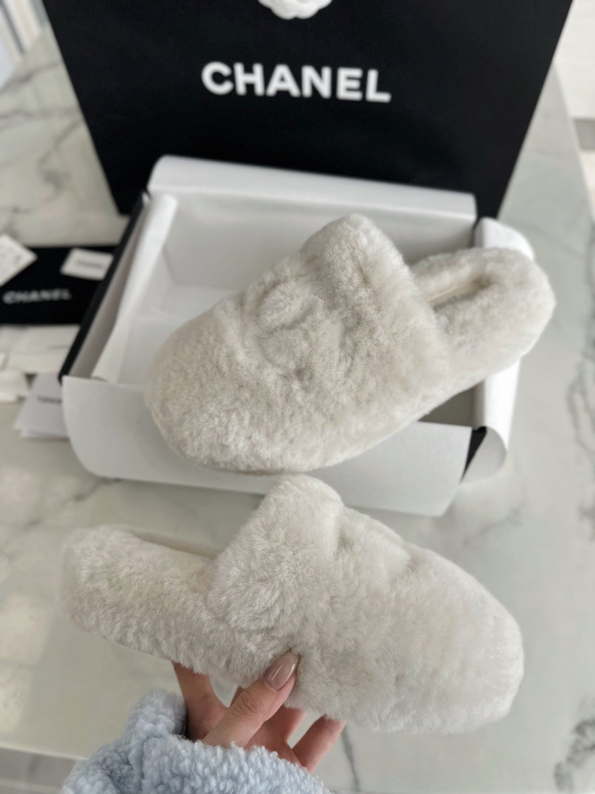 CC 26s Slippers White Shearling 964948