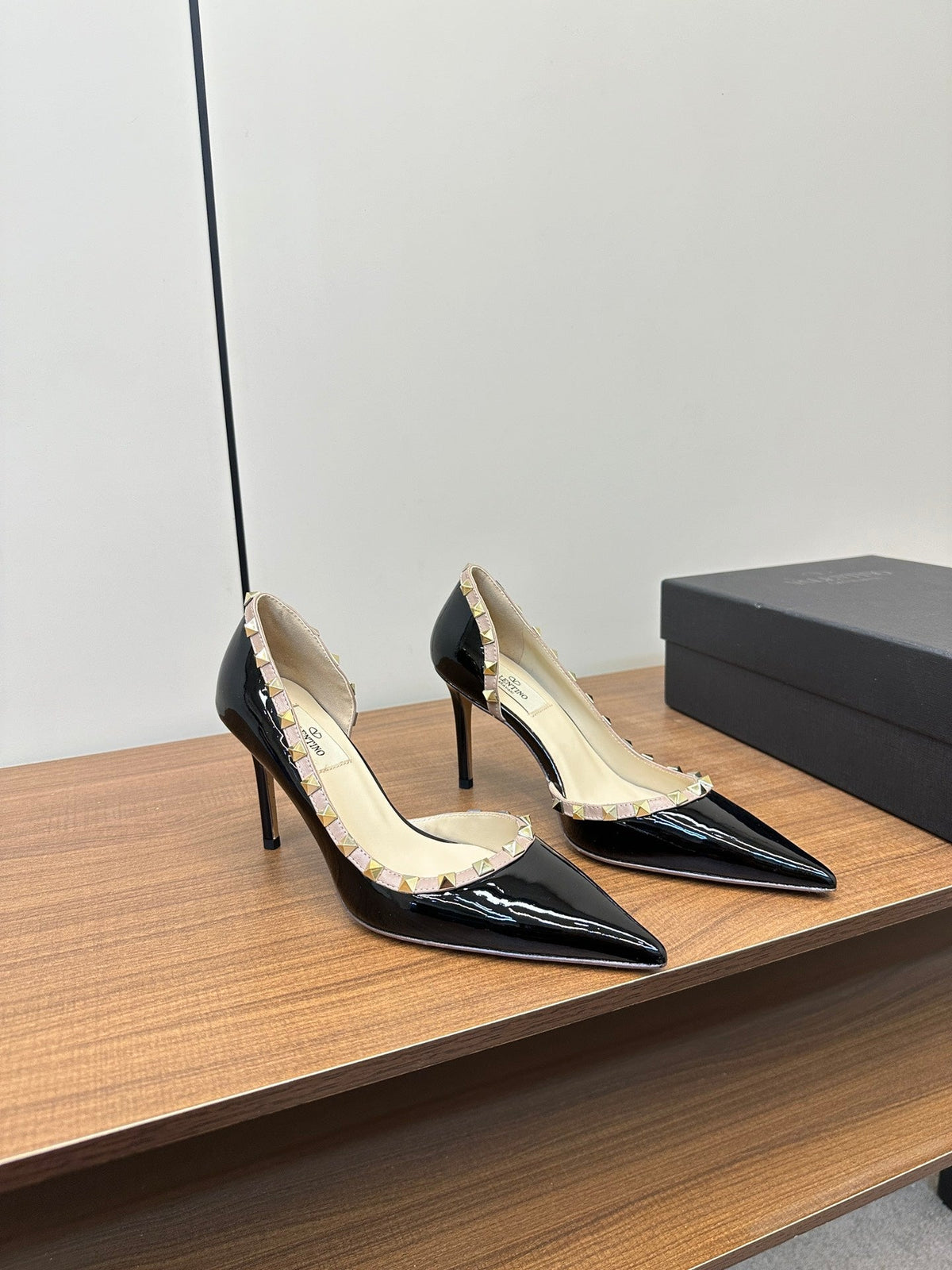 Valentino Black Rockstud D'Orsay Pumps 95mm Cowhide 989892
