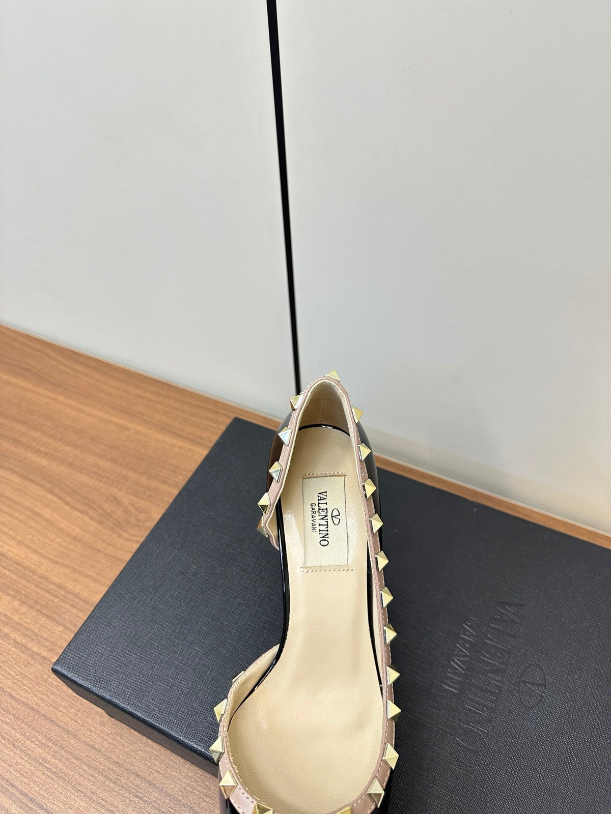 Valentino Black Rockstud D'Orsay Pumps 95mm Cowhide 989892