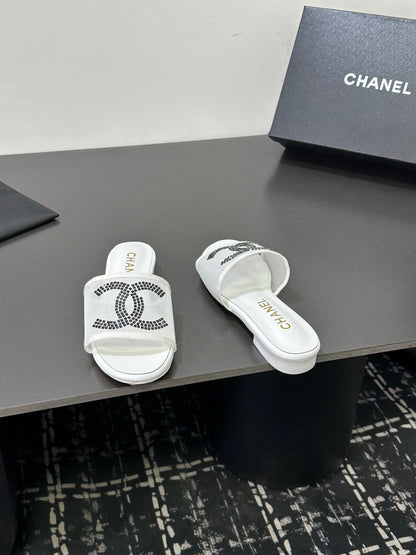 CC 2026 Slippers White Mesh Sheepskin 668149