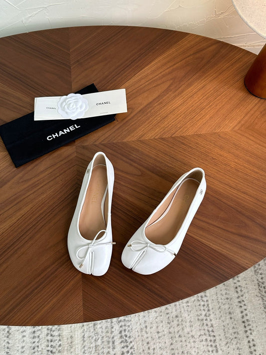 CC 26s Split-Toe Ballet Flat White Lambskin 938194