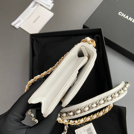 CC 19 Woc 19cm White Calfskin Gold Hardware