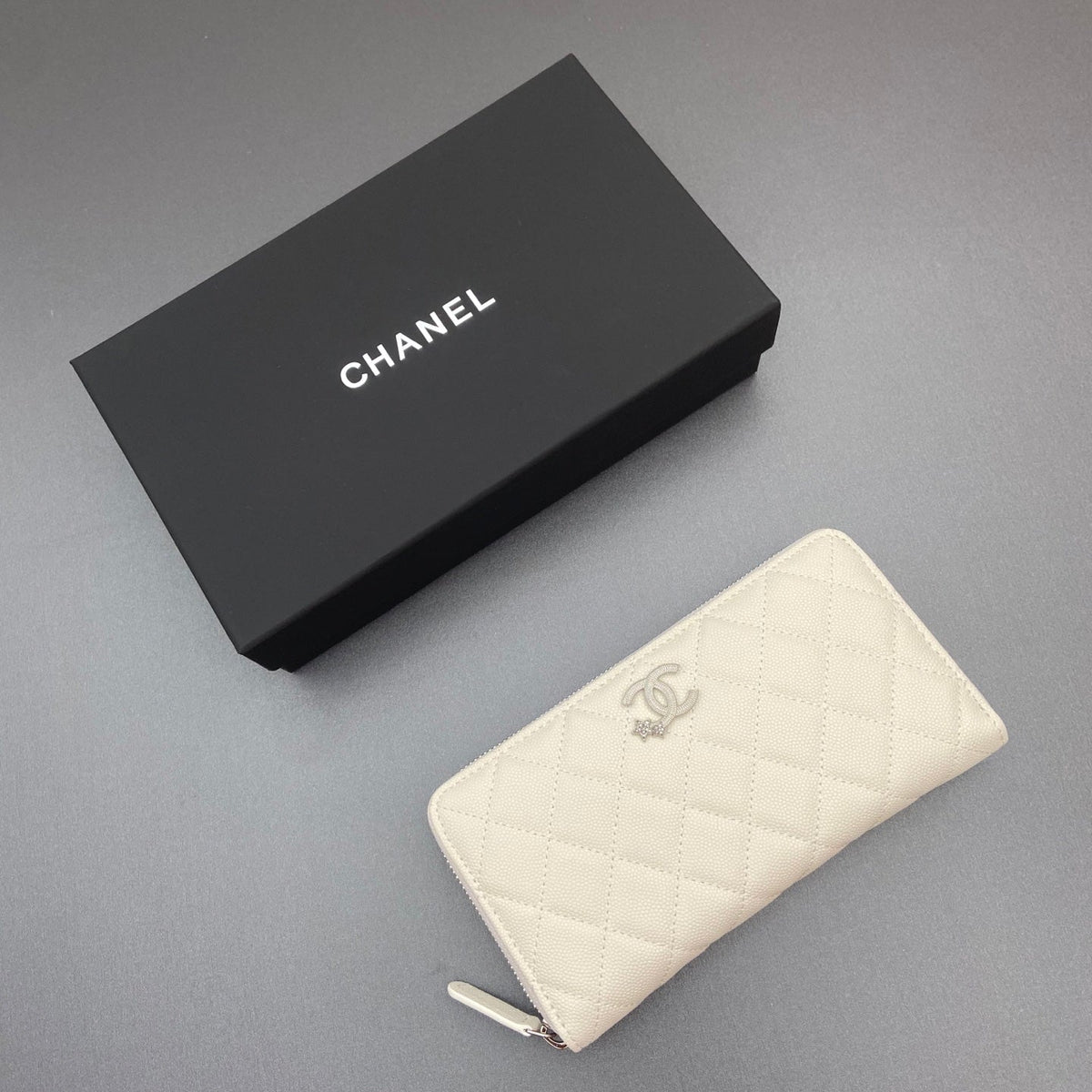 Chanel 25 Long Zipped Wallet With Star Logo 19cm Grained Calfskin 325084