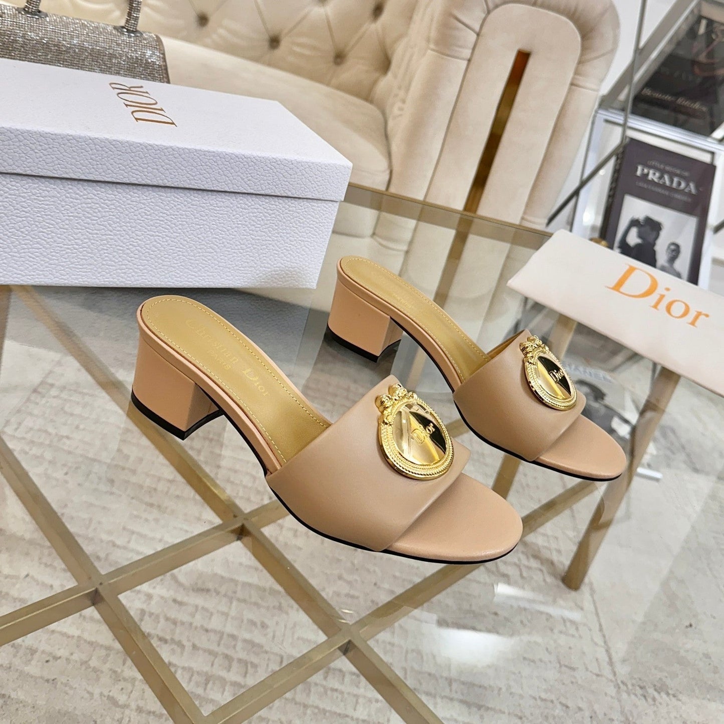 CD 26s Médaillon Buckle Slides 5cm Beige Lambskin 927390