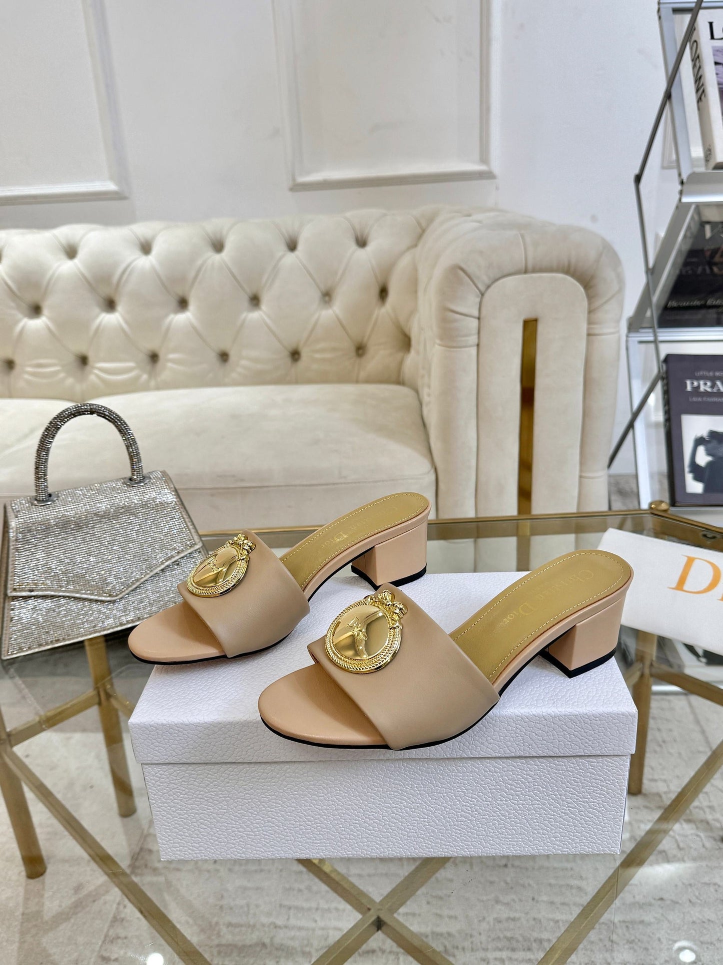 CD 26s Médaillon Buckle Slides 5cm Beige Lambskin 927390