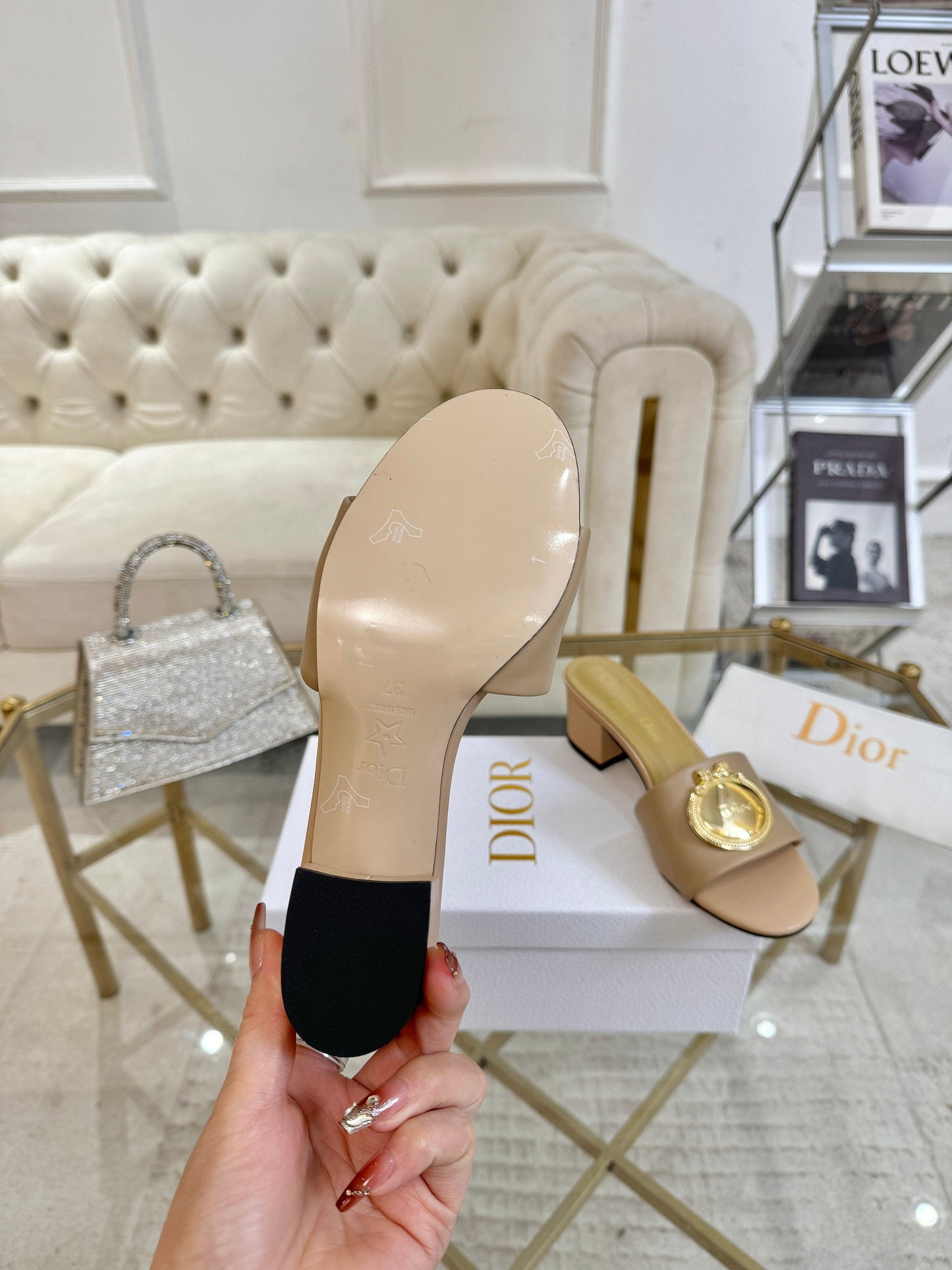CD 26s Médaillon Buckle Slides 5cm Beige Lambskin 927390