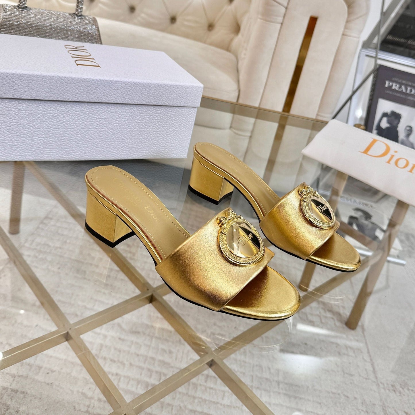 CD 26s Médaillon Buckle Slides 5cm Gold Lambskin 927389