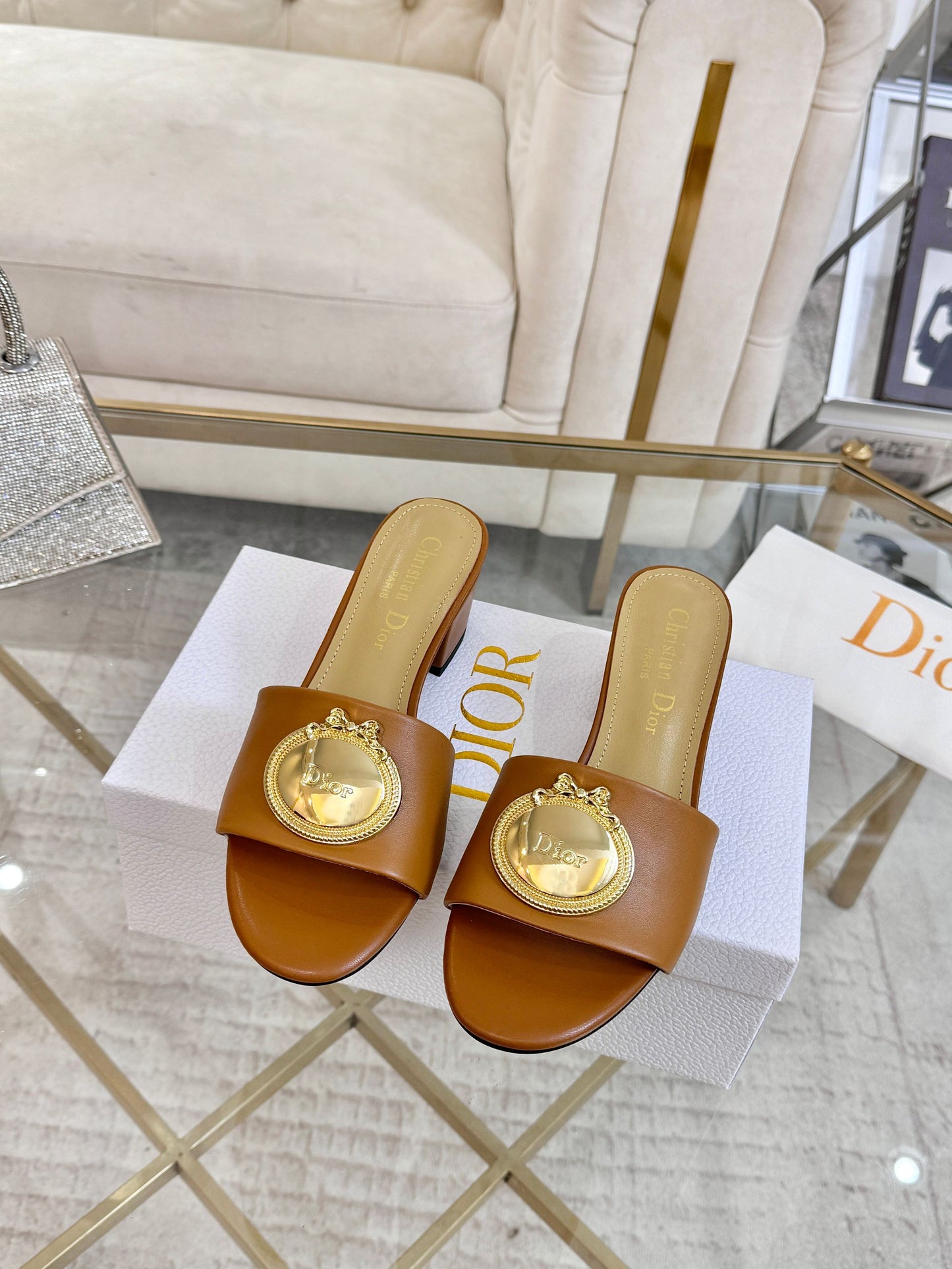 CD 26s Médaillon Buckle Slides 5cm Brown Lambskin 927379