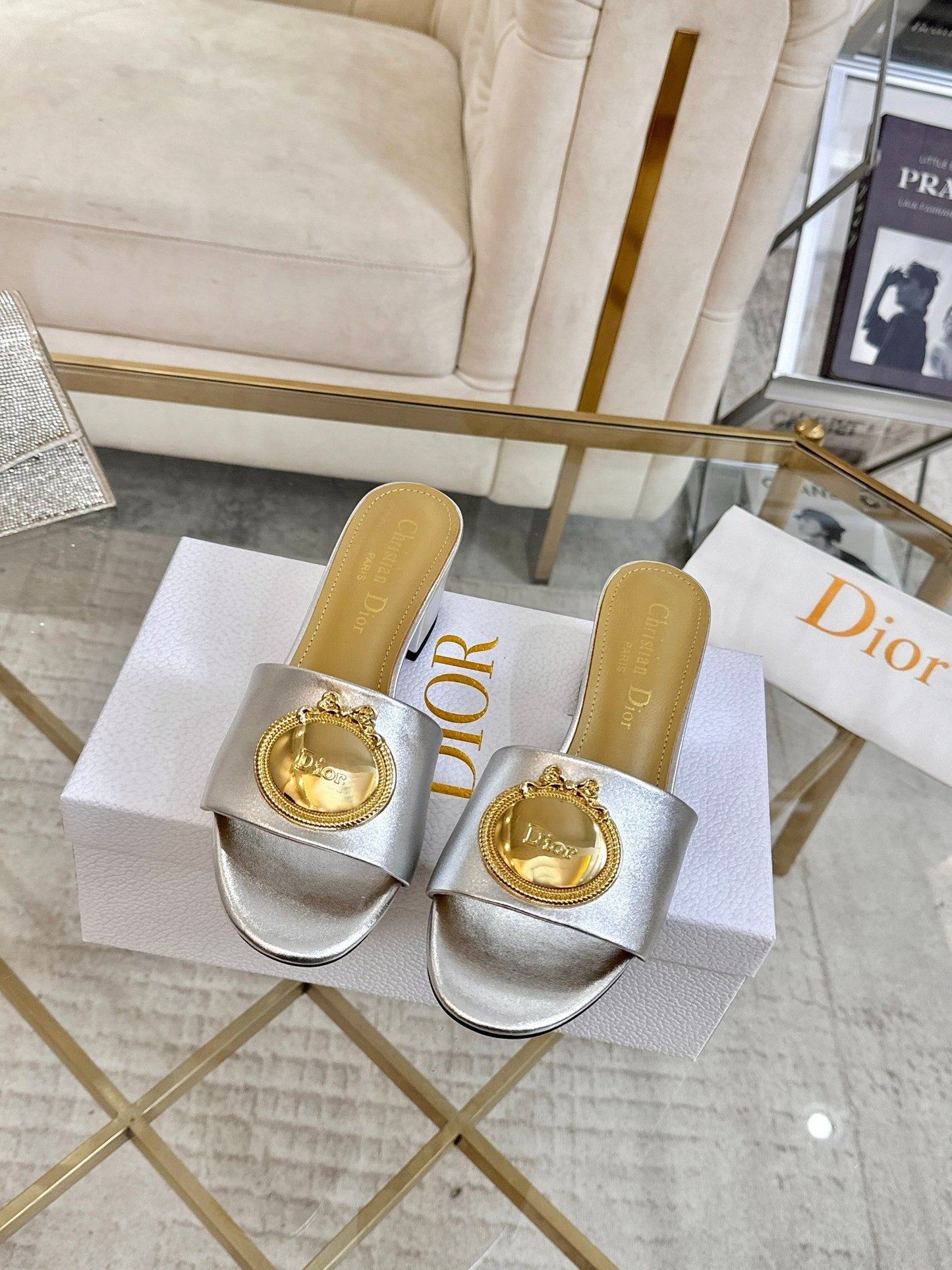 CD 26s Médaillon Buckle Slides 5cm Sliver Lambskin 927378