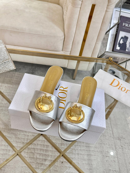 CD 26s Médaillon Buckle Slides 5cm Sliver Lambskin 927378