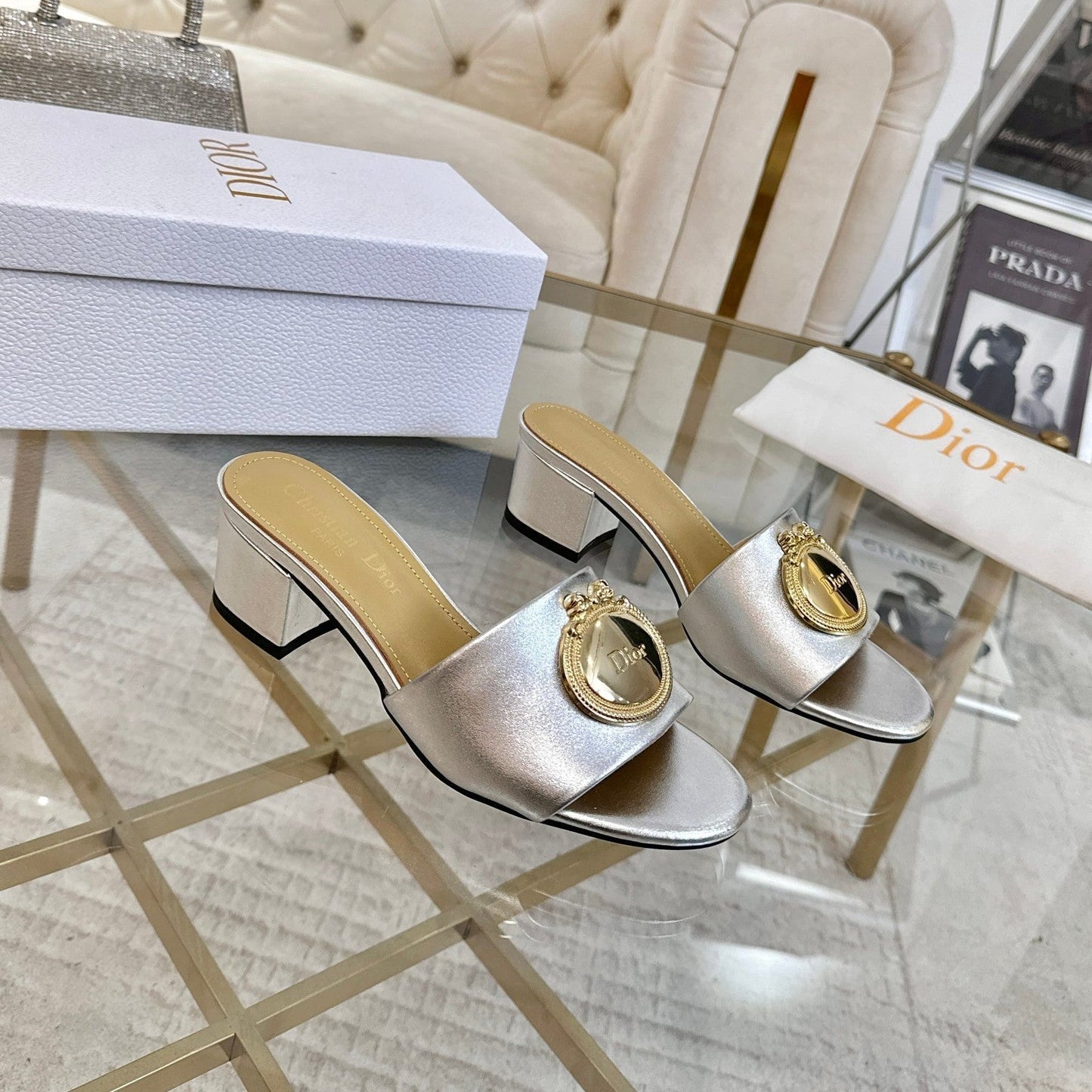 CD 26s Médaillon Buckle Slides 5cm Sliver Lambskin 927378