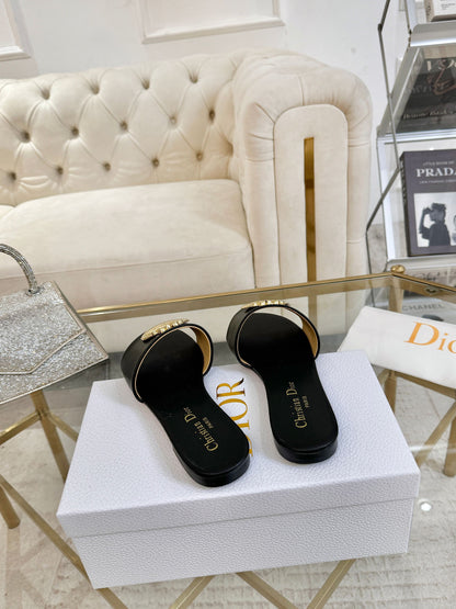CD 26s Sandals Black Leather 667117