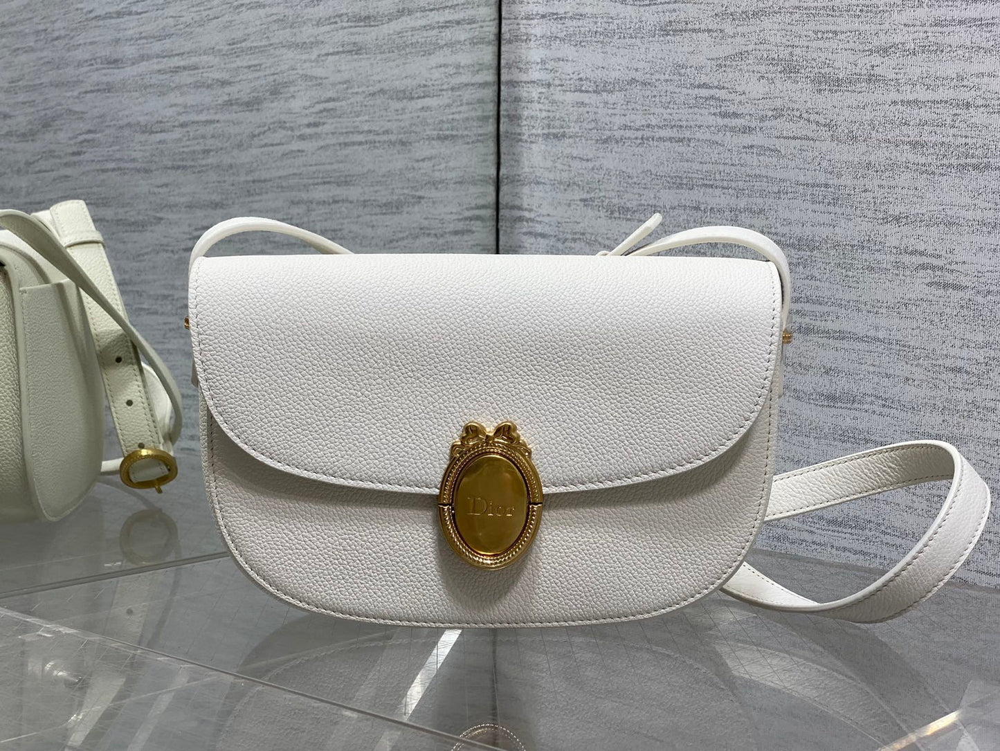 CD 2026 Médaillon Flap Bag 23cm Grained Calfskin