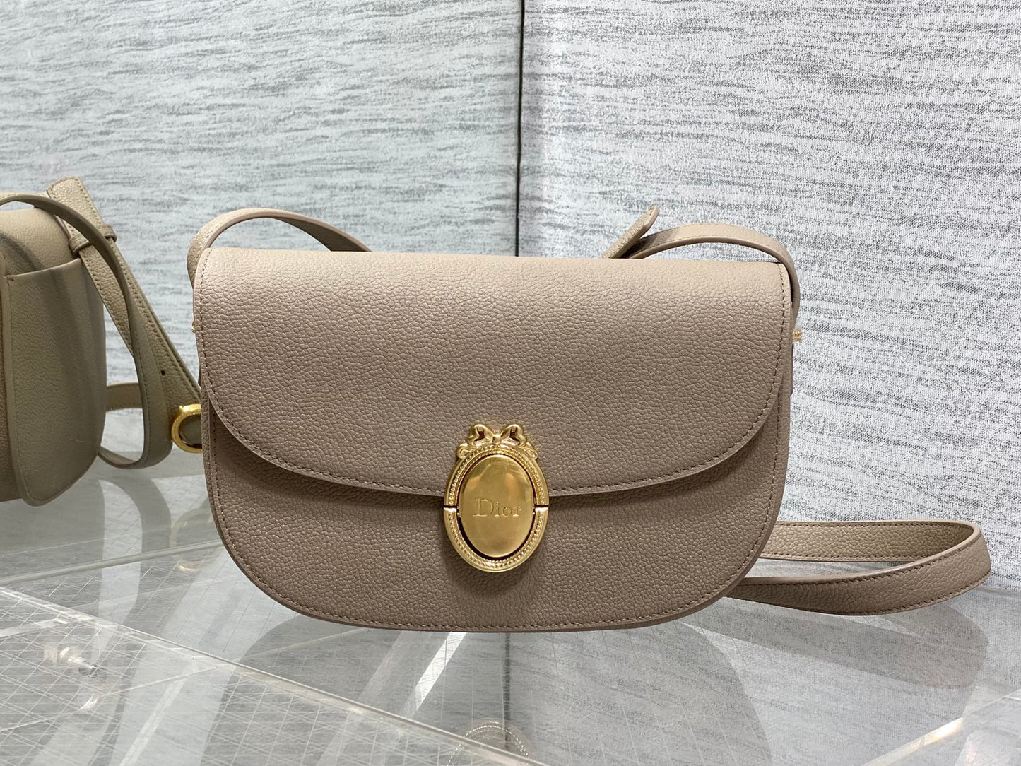 CD 2026 Médaillon Flap Bag 23cm Grained Calfskin