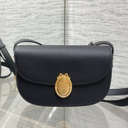 CD 2026 Médaillon Flap Bag 23cm Grained Calfskin