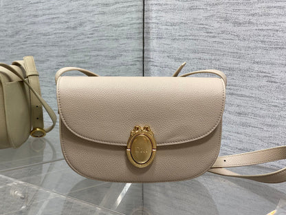 CD 2026 Médaillon Flap Bag 23cm Grained Calfskin