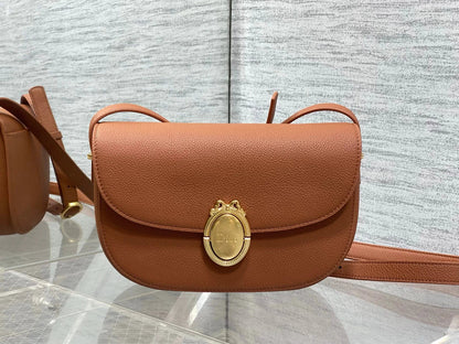 CD 2026 Médaillon Flap Bag 23cm Grained Calfskin
