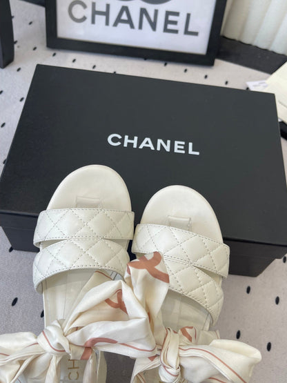 CC 26s Sandals 55 White Sheepskin 650079