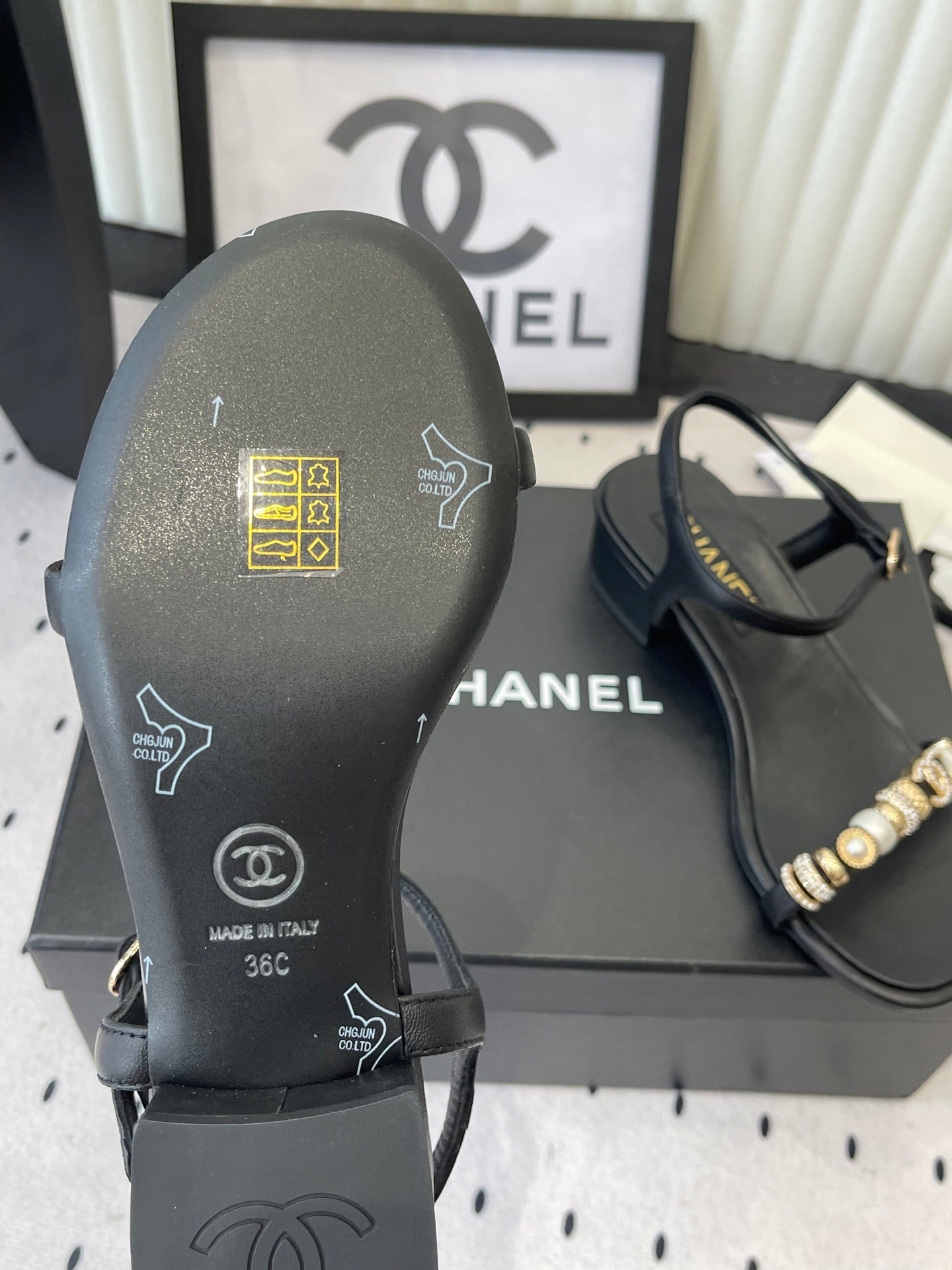 CC 26s Sandals 35 Black Sheepskin Pearls 650100