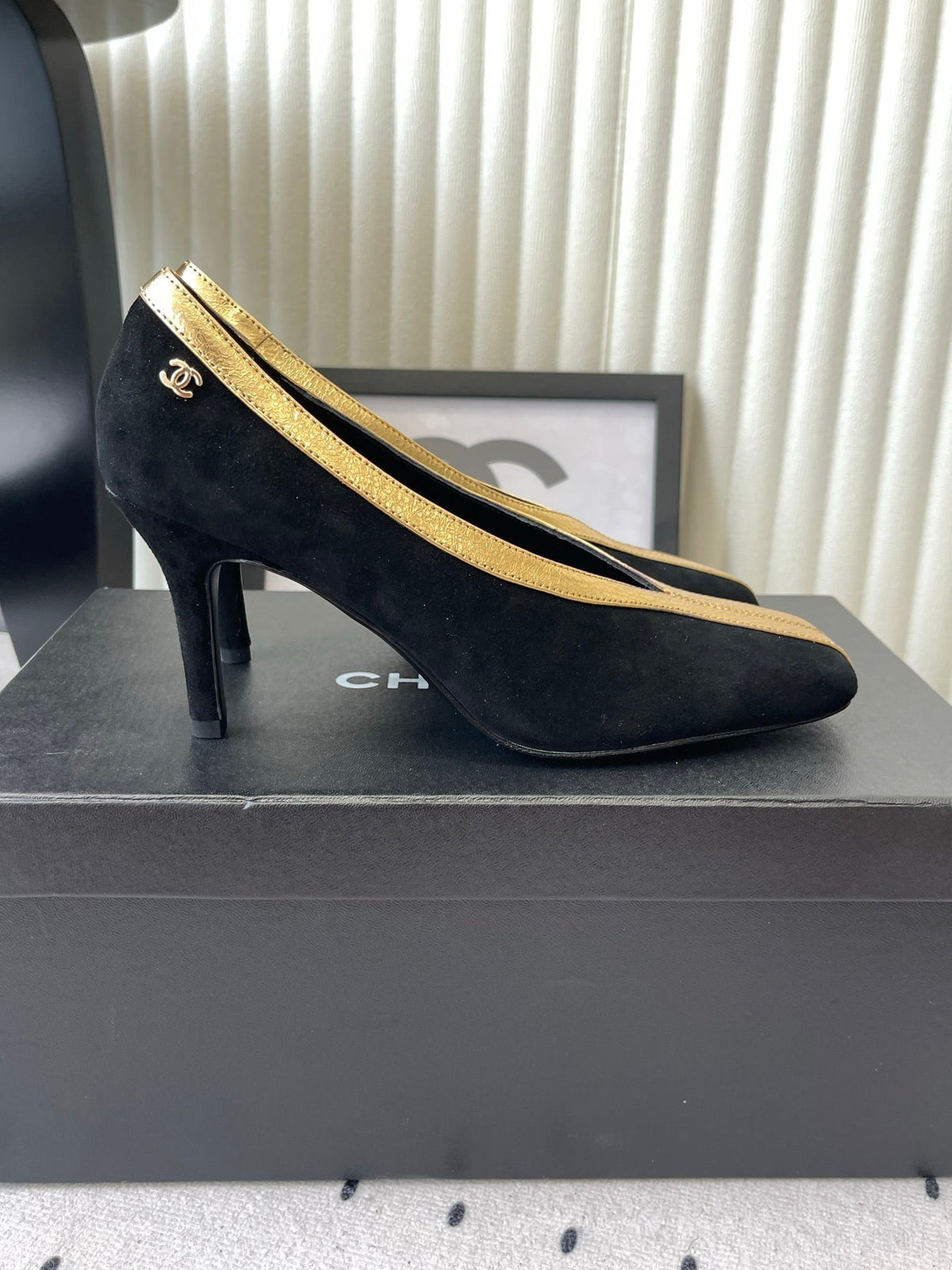 CC 26s Matthieu Blazy Pump 9.5cm Black Suede 807482