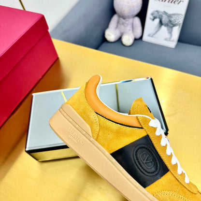 VT 26s Upvillage Sneakers Yellow Black Suede Leather 927027