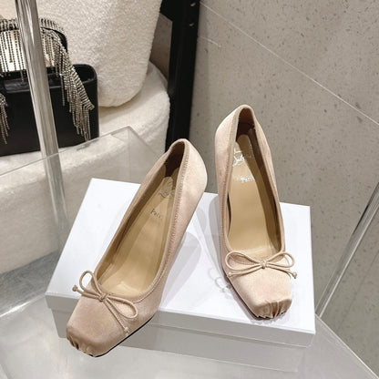CL Cassia Nodo Pumps 10.5 Beige Satin 610827