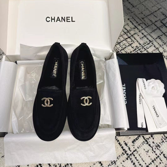 CC 26S Turnlock Loafers 1.5cm Black Suede Shearling 118142