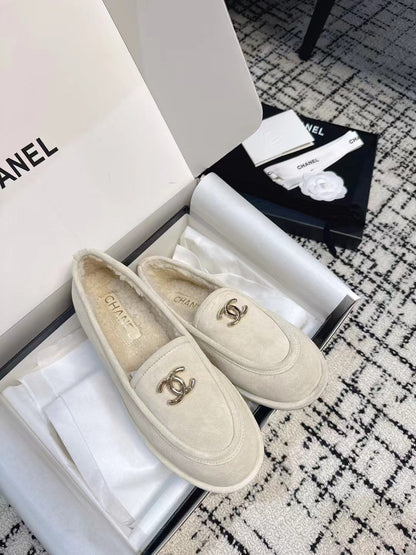 CC 26S Turnlock Loafers 1.5cm Off White Suede Shearling 118140