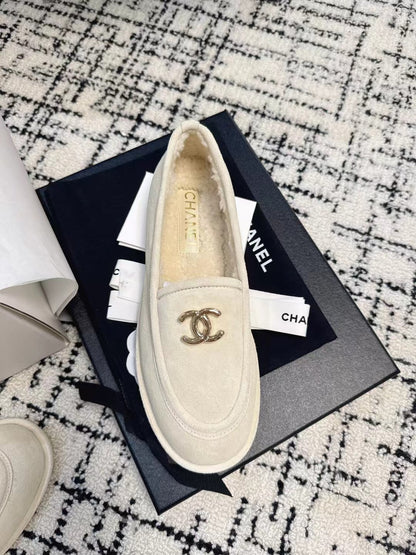 CC 26S Turnlock Loafers 1.5cm Off White Suede Shearling 118140