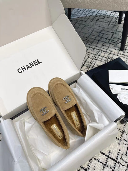 CC 26S Turnlock Loafers 1.5cm Tan Suede Shearling 118141