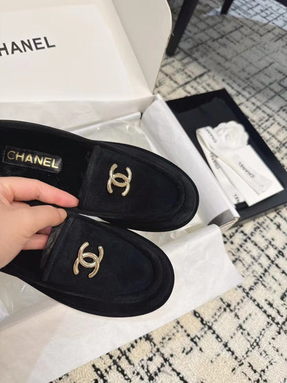 CC 26S Turnlock Loafers 1.5cm Black Suede Shearling 118142