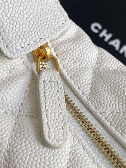 CC 25S Pouch Bag 17cm White Grained Calfskin Pearl