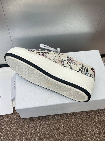 CD Walk'n Dior Oblique White Flower Motif Cowhide Fabric