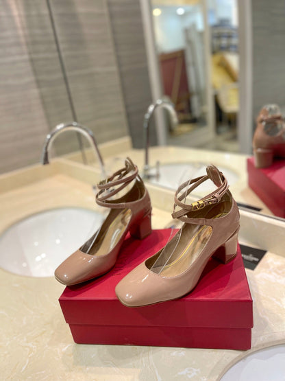 VT 26s VLogo Block Heels Nude Patent Leather 985377