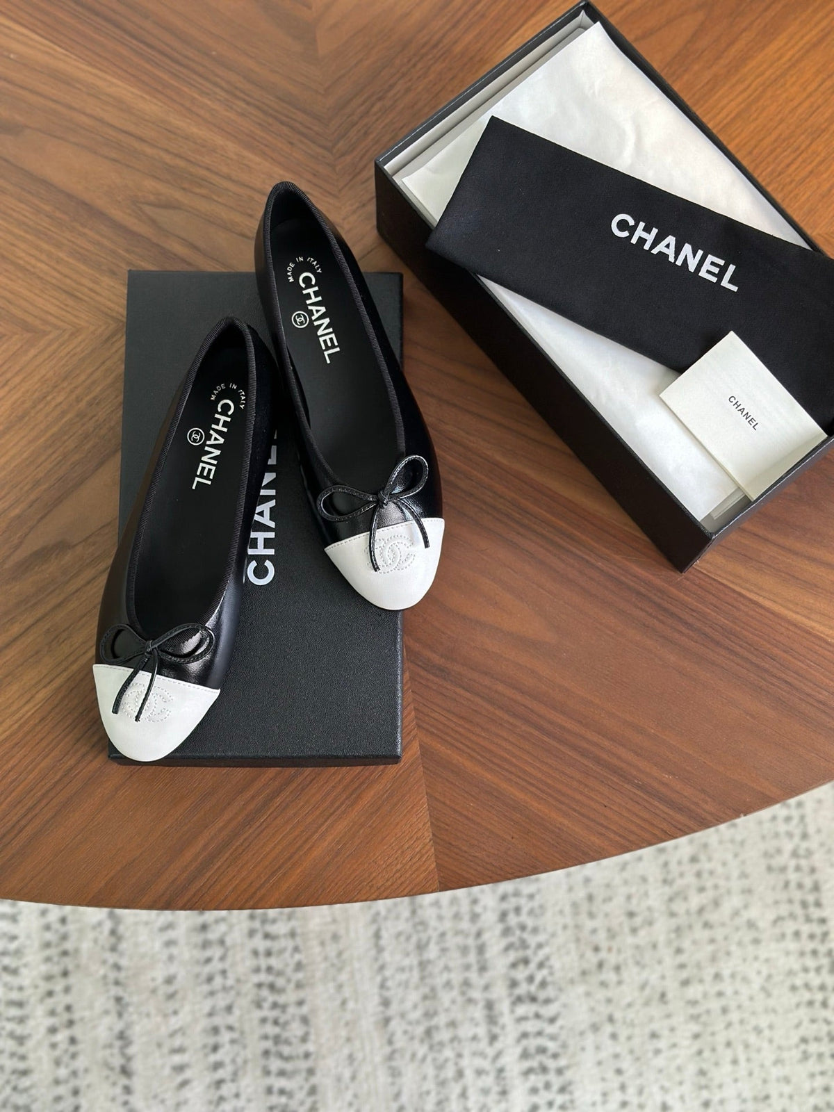 CC 26s Ballet Flat White Black Calfskin 938177
