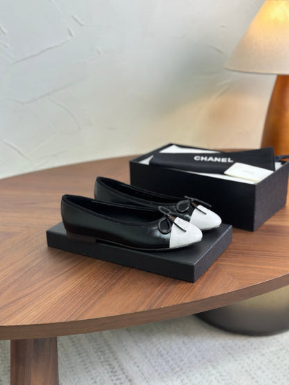 CC 26s Ballet Flat White Black Calfskin 938177