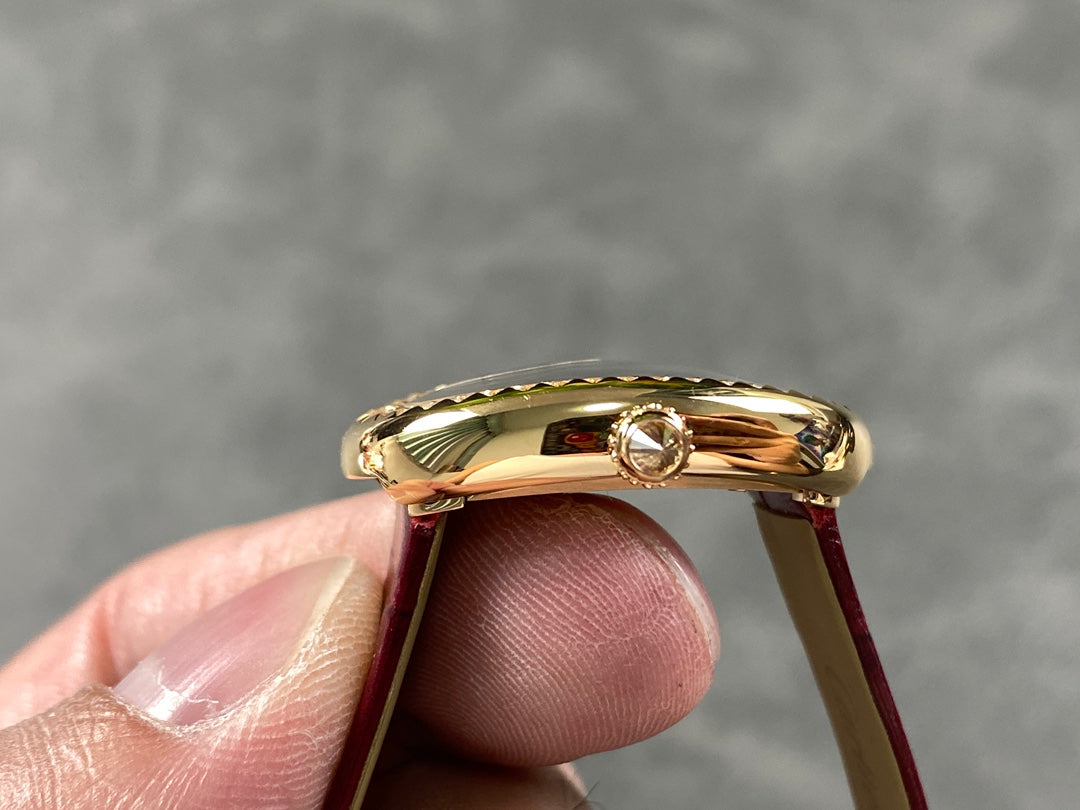 Baignoire Gold Case Red Leather Strap