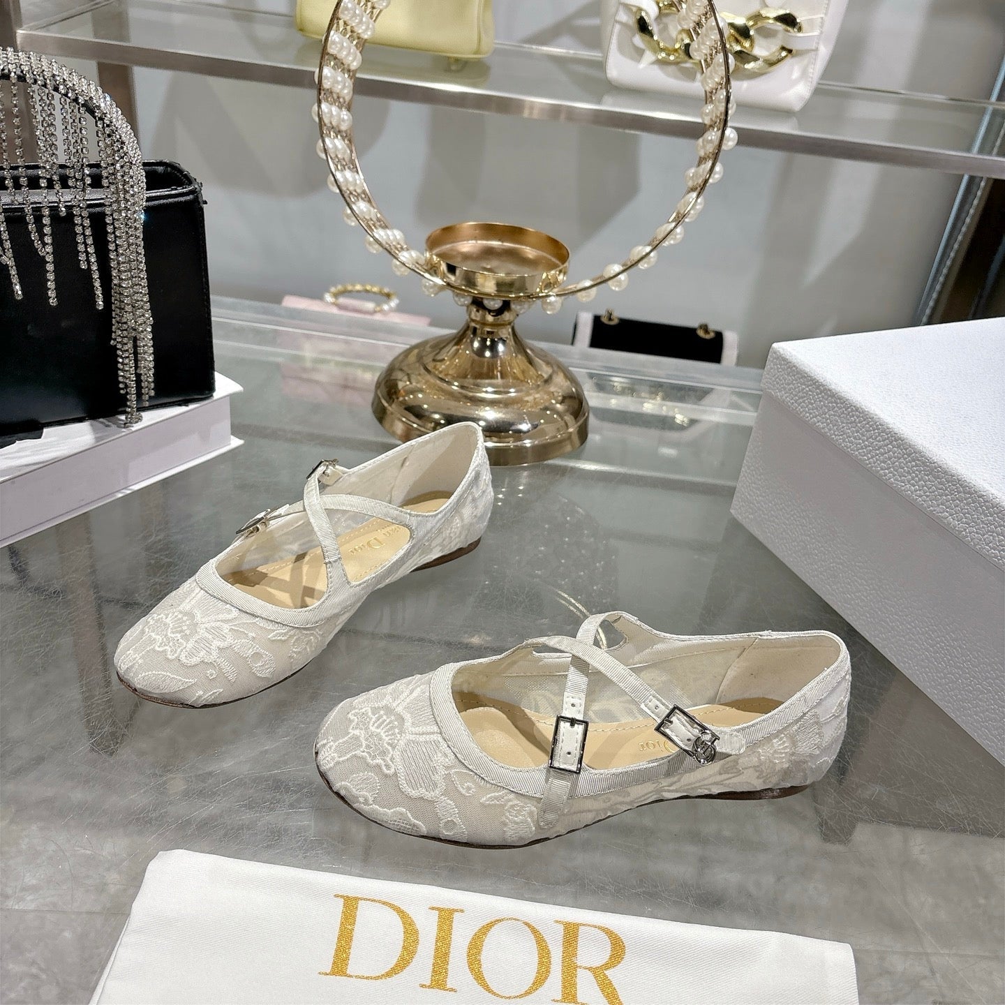CD 26s Very Ballet Flat White Lace 679841